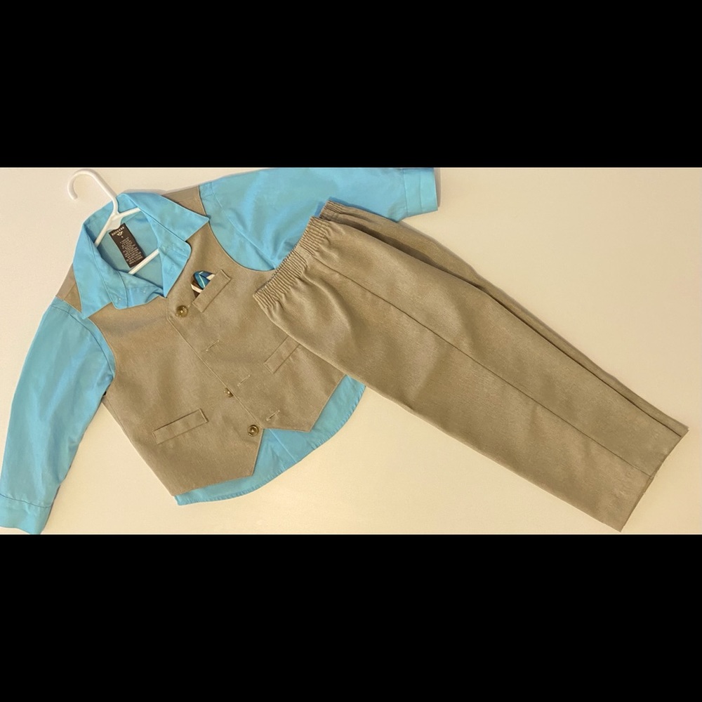 Boys Size 4 Dockers suit.